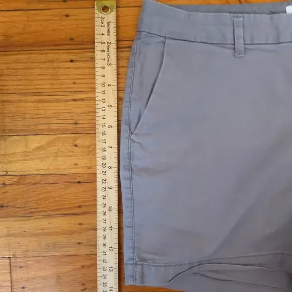 Old Navy Women's Gray Casual Chino Style "Everyday Shorts" Shorts Size 6 - Picture 7 of 11